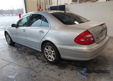 2003 Mercedes-Benz E 320 z USA, uszkodzony, nr VIN WDBUF65J53A262209